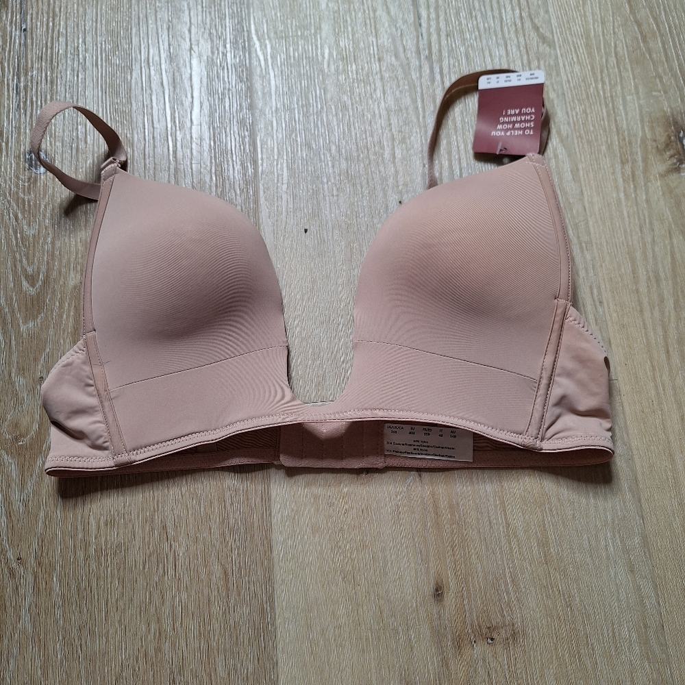Hansca Deep Plunge Cleavage Enhancer Low Cut Padded Push Up 36B